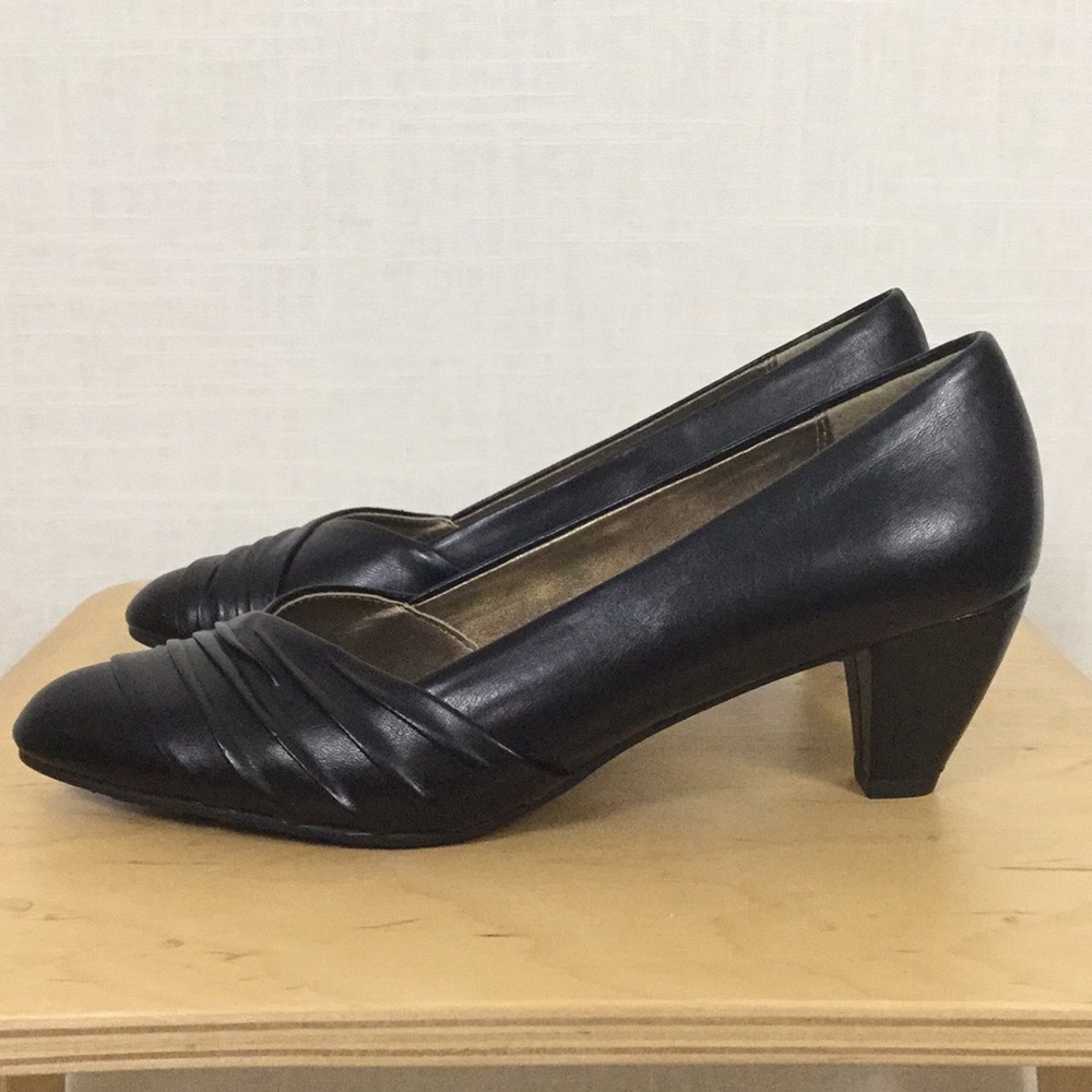 NWOT Soft Style by Hush Puppies black pumps - Picture 2 of 10
